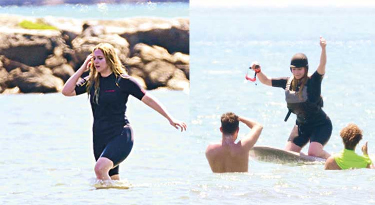 Gerçek sevgilisi yanında oturuyor