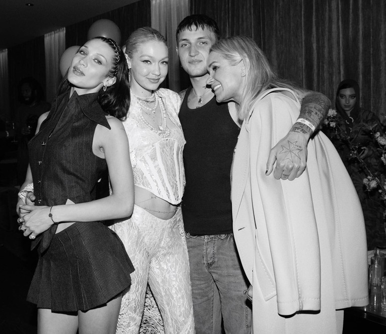 Sevgilisinin annesine saldırıp ağza alınmayacak küfürler etmişti Ünlü şarkıcı olayla ilgili ilk kez konuştu: Aile içinde olan aile içinde kalmalı