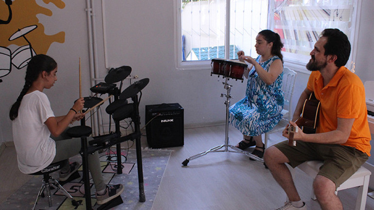 Okuyamazsın dediler, okuduğu okula öğretmen oldu Asperger sendromlu Ergüvenden hayat dersi