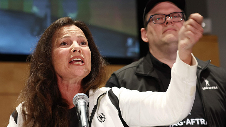 Hollywood kepenk kapattı 63 yıldır böylesi görülmemişti: Yıldız oyuncular Oppenheimer galasını terk edip greve katılmaya gitti