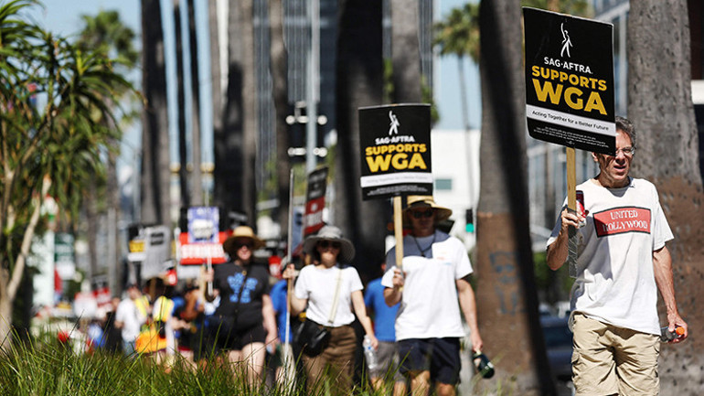 Hollywood kepenk kapattı 63 yıldır böylesi görülmemişti: Yıldız oyuncular Oppenheimer galasını terk edip greve katılmaya gitti