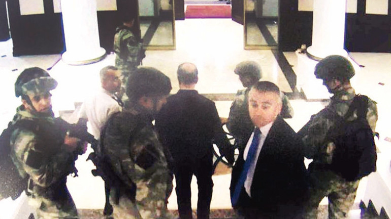 Dönemin Genelkurmay Başkanı Org. Akar alnına silah dayandığı ihanet gecesinin en çarpıcı anını anlattı: ‘Sık ulan şerefsiz’