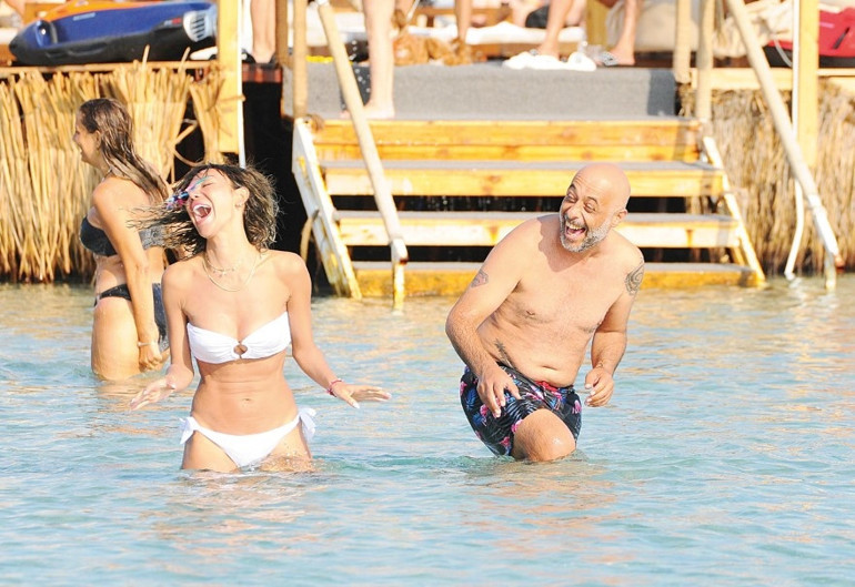 Demet Özdemirden ilk poz