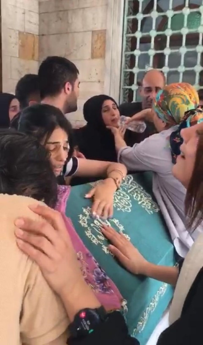 19 yaşındaki Rojin, mide küçültme ameliyatı sonrası hayatını kaybetti