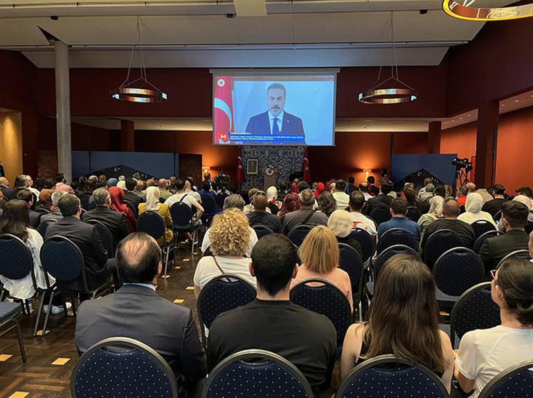15 Temmuz şehitleri yurt dışında da anıldı: ‘Kahraman güçlerimiz destan yazdı’