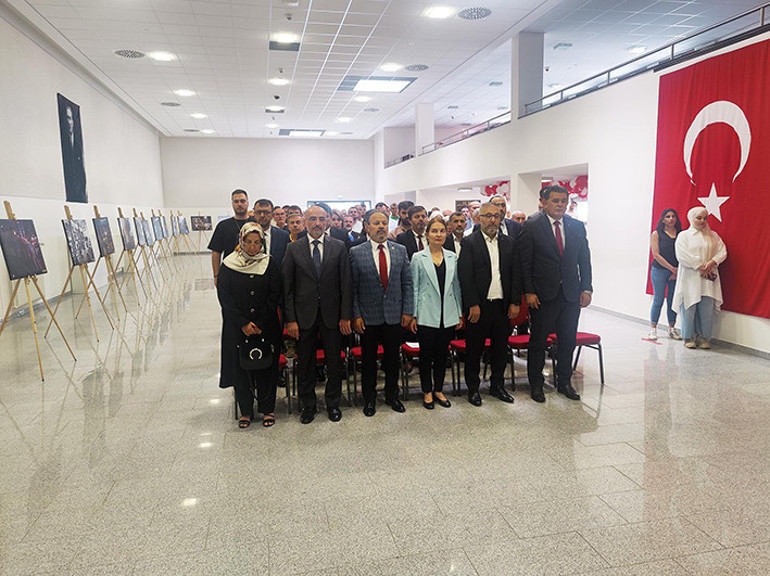 15 Temmuz şehitleri yurt dışında da anıldı: ‘Kahraman güçlerimiz destan yazdı’