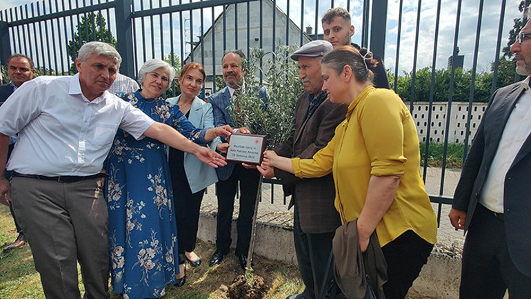 15 Temmuz şehitleri yurt dışında da anıldı: ‘Kahraman güçlerimiz destan yazdı’