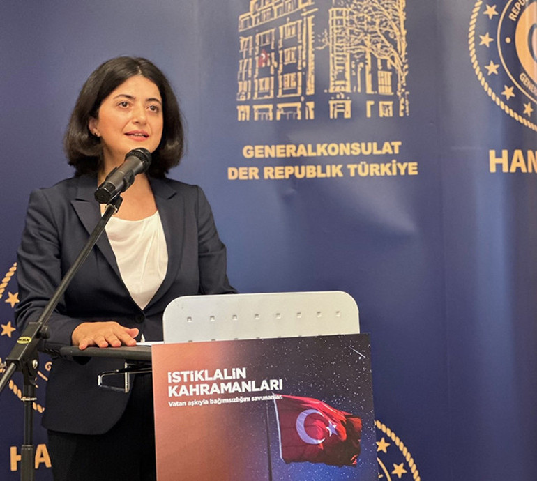 15 Temmuz şehitleri yurt dışında da anıldı: ‘Kahraman güçlerimiz destan yazdı’