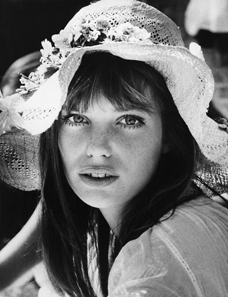 Dünyaca ünlü şarkıcı ve oyuncu Jane Birkin hayatını kaybetti