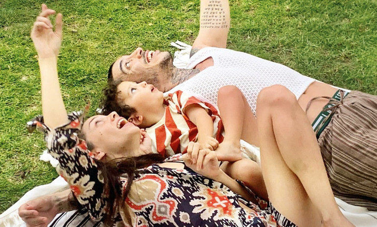 Eski sevgililer poz verdi