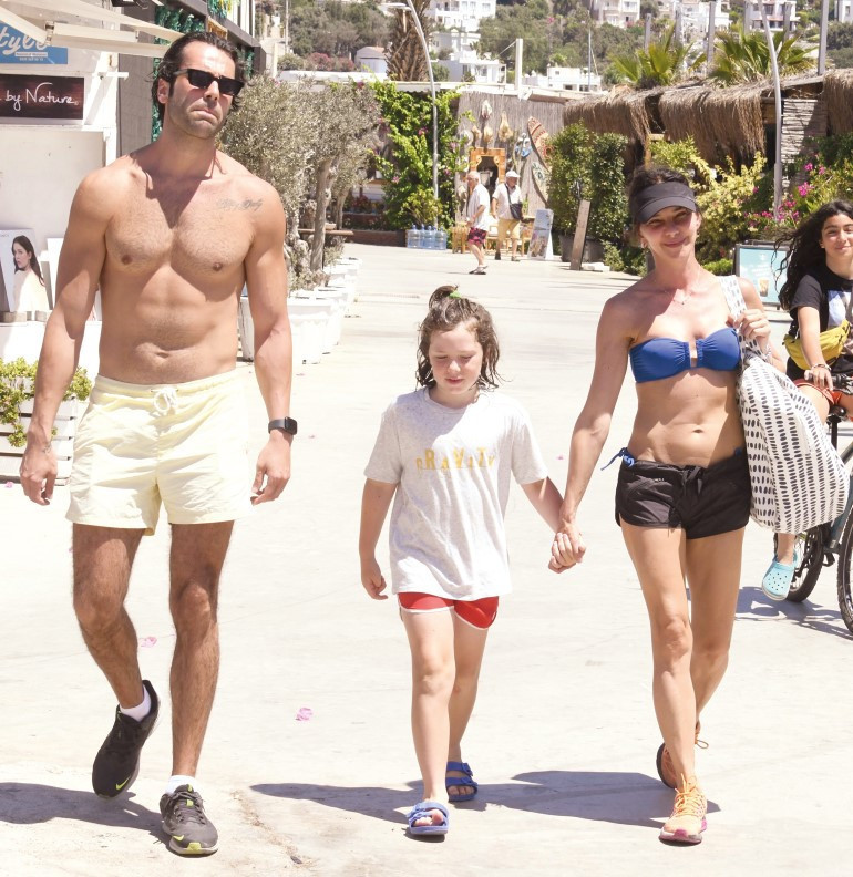 Sedef Avcı, Güzide Duran, Şevval Şahin ve Aslıhan Malbora tatile çıktı... Plajlar podyuma döndü