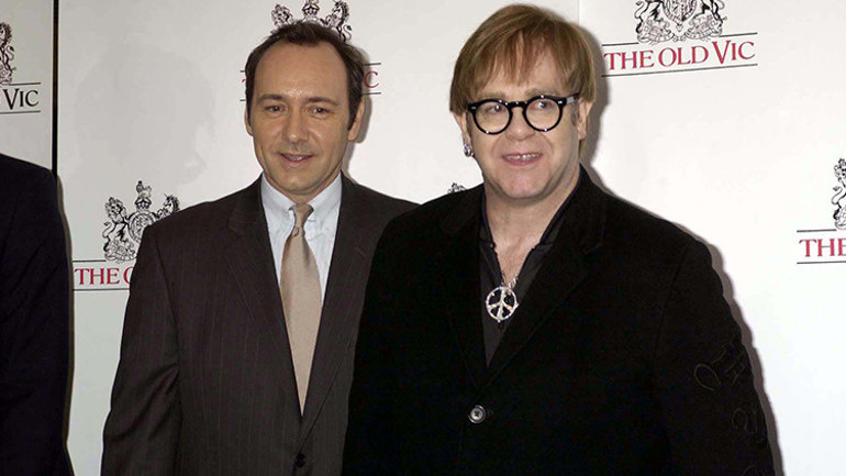 Cinsel tacizle yargılanan ünlü oyuncuya destek geldi: Yıldız şarkıcı mahkemede Kevin Spacey lehine konuştu