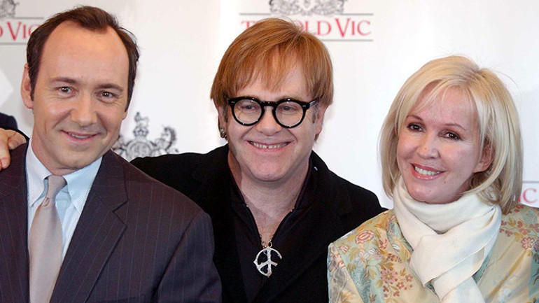 Cinsel tacizle yargılanan ünlü oyuncuya destek geldi: Yıldız şarkıcı mahkemede Kevin Spacey lehine konuştu