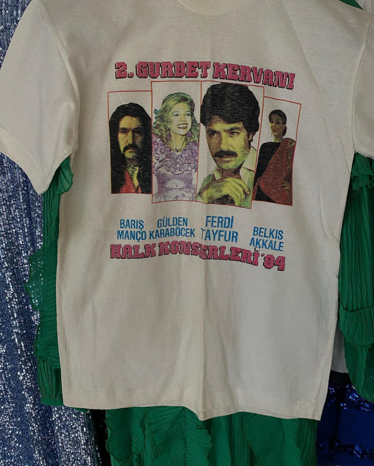 Ünlü sanatçı paylaştı: Giysilerden yılları tahmin etmeye devam...