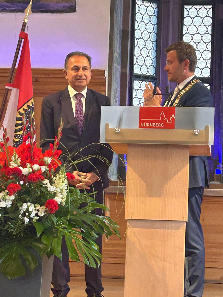 Nürnberg’in ortopedist ilk Türk doktoruna Vatandaşlık Şeref Madalyası