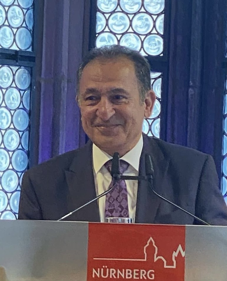 Nürnberg’in ortopedist ilk Türk doktoruna Vatandaşlık Şeref Madalyası