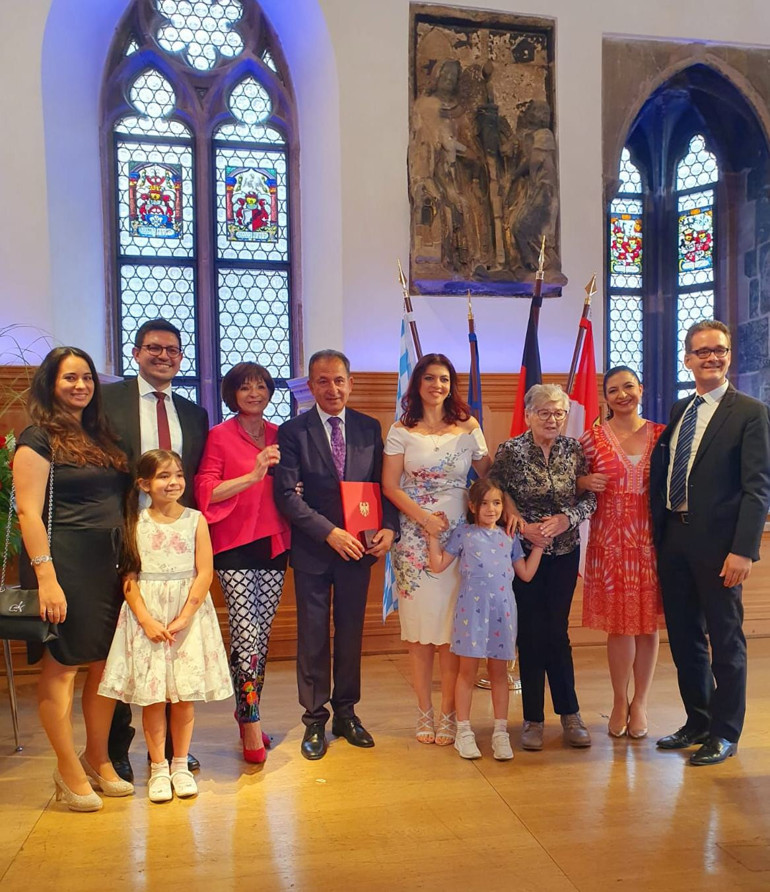 Nürnberg’in ortopedist ilk Türk doktoruna Vatandaşlık Şeref Madalyası