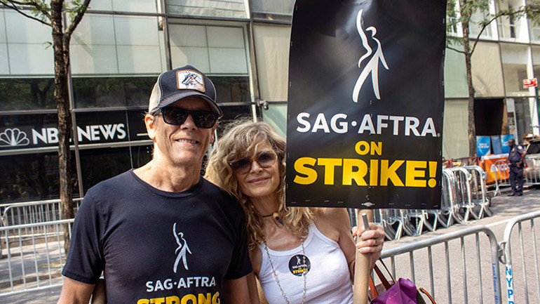 Rol aldığı dizileri milyonlar izledi ama onlar ancak “kuruş” kazanabildi… Ünlü oyuncudan itiraf: Barda çalışmaya mecbur kaldım