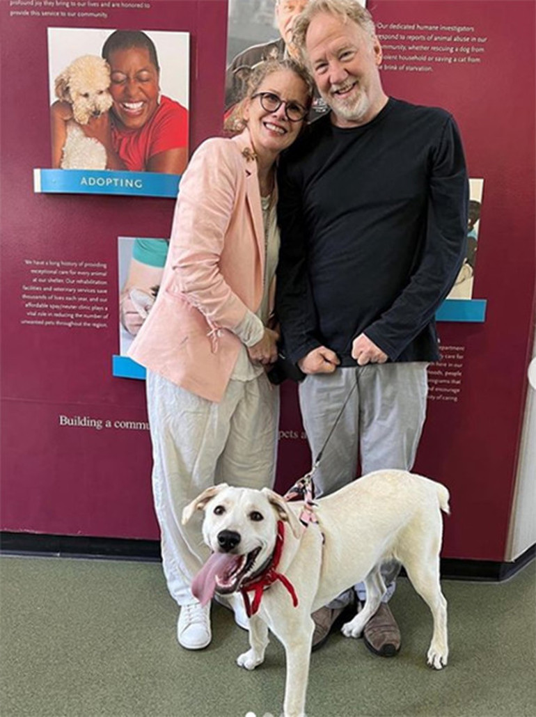 Eski çocuk yıldız, şimdi kulübede yaşıyor... Ne saçını boyuyor, ne makyaj yapıyor: Pis kokulu ve üzgün bir evdi, şimdi yuva oldu