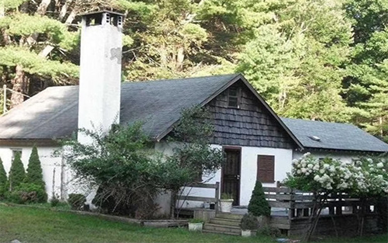 Eski çocuk yıldız, şimdi kulübede yaşıyor... Ne saçını boyuyor, ne makyaj yapıyor: Pis kokulu ve üzgün bir evdi, şimdi yuva oldu