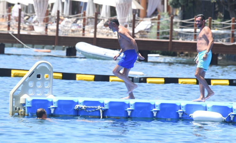 Tatil zamanı... Arkadaşlar buluştu