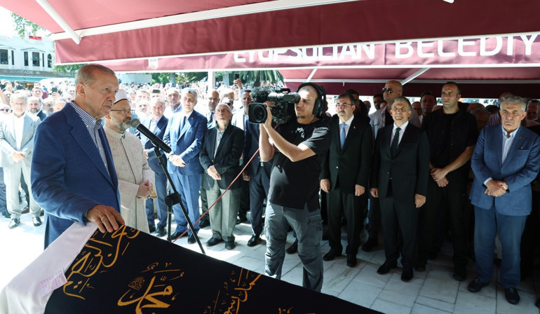 Erdoğan, AK Partili Hayati Yazıcının annesinin cenaze törenine katıldı