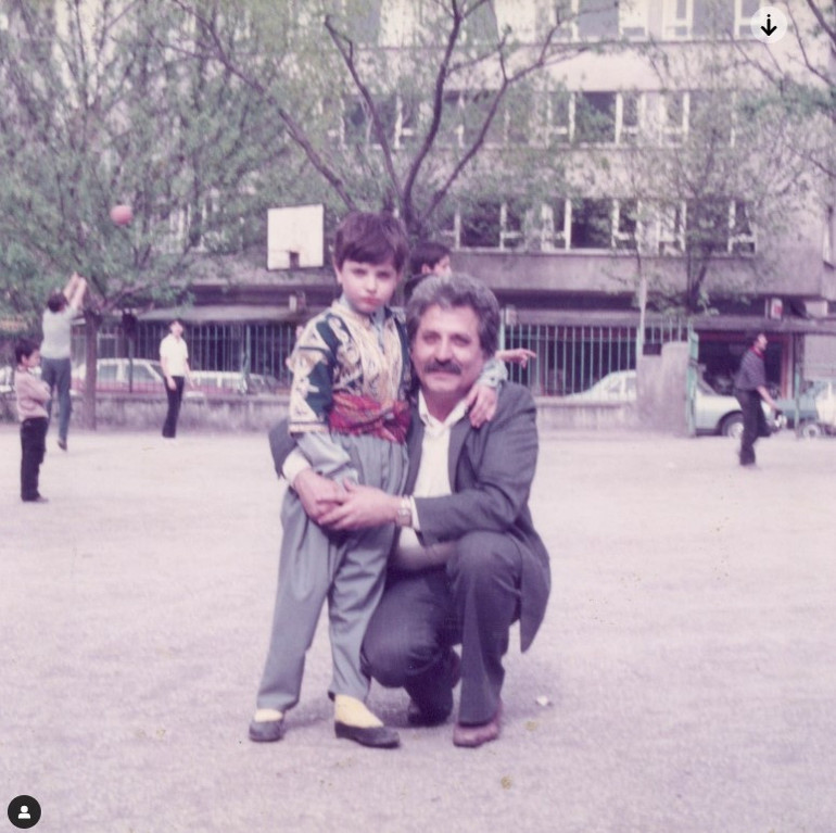 İşte gerçek 90’larda ben ve kardeşim Çocuk mankenliği yaparken...