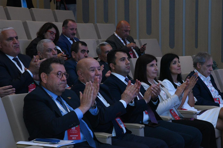 Demirören Haber Ajansının yeni projesi DHAPress, Şuşa Küresel Medya Forumunda tanıtıldı