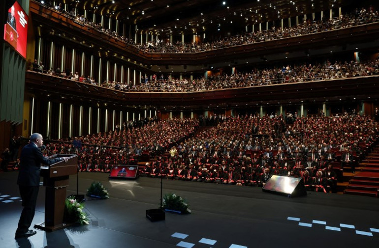 Cumhurbaşkanı Erdoğan’dan yeni hâkim ve savcılara mesaj: Para pul bulunur hak hukuk bulunmaz