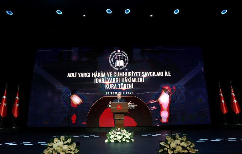 Cumhurbaşkanı Erdoğan’dan yeni hâkim ve savcılara mesaj: Para pul bulunur hak hukuk bulunmaz