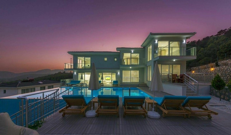 100 milyon liralık vize dolandırıcılığında 25 kişi tutuklandı... Depremzedeleri de tuzağa düşürmüşler