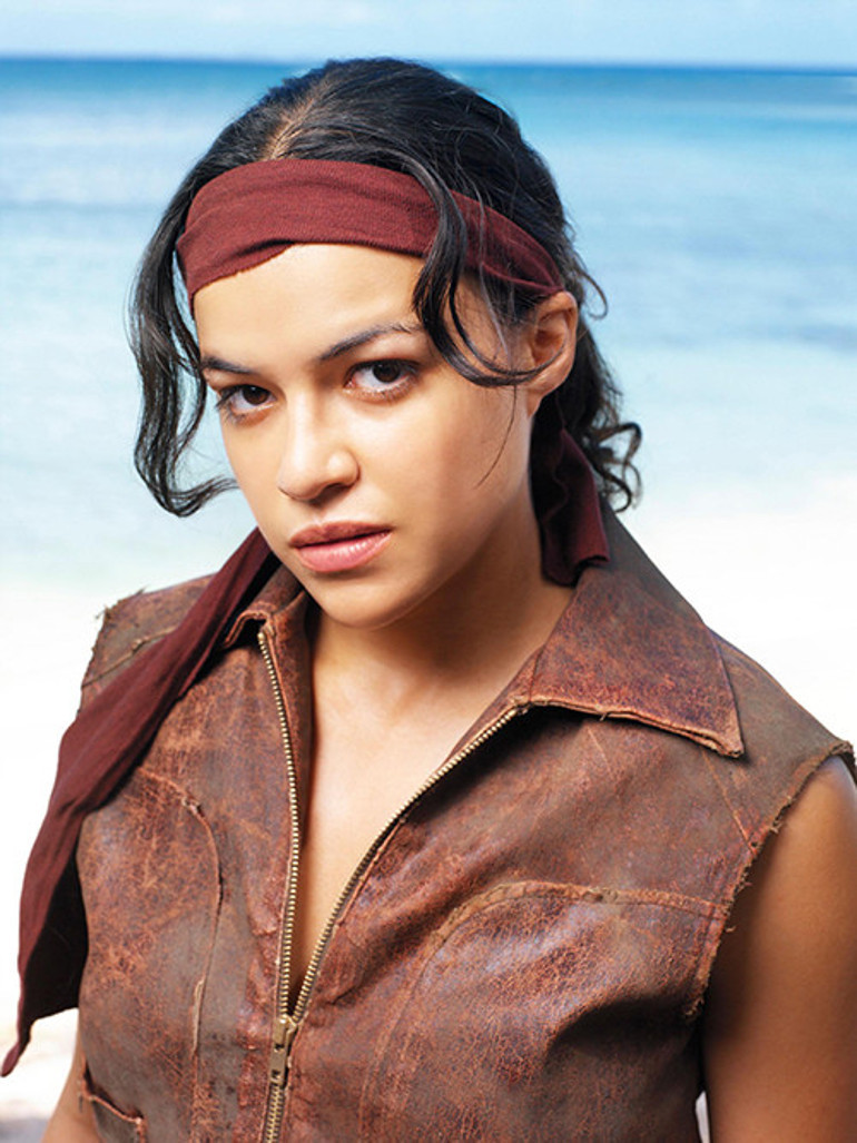 10 çocuklu bir ailenin kızıydı: Dövüşe dövüşe sinemada şöhreti buldu, lüks yatlardan denize atlıyor