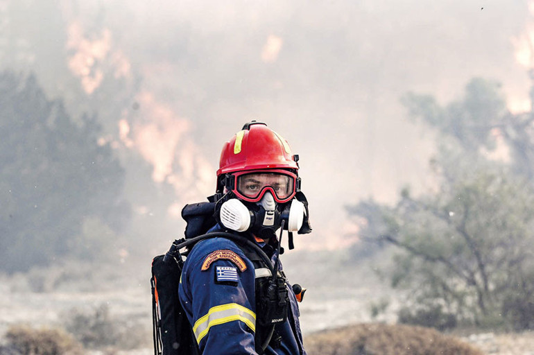 Rodos’ta yangın OHAL’i