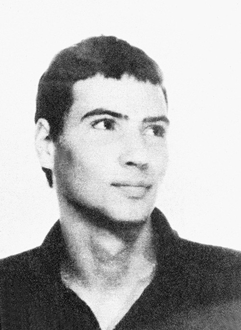 İstese hiç çalışmadan rahatça yaşar... Ama gösterişli evinden çıktı, cinayet zanlısının peşine düştü