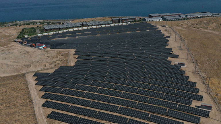 Bakan Uraloğlu güneş enerji santralini hizmete açtı