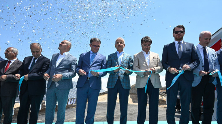 Bakan Uraloğlu güneş enerji santralini hizmete açtı