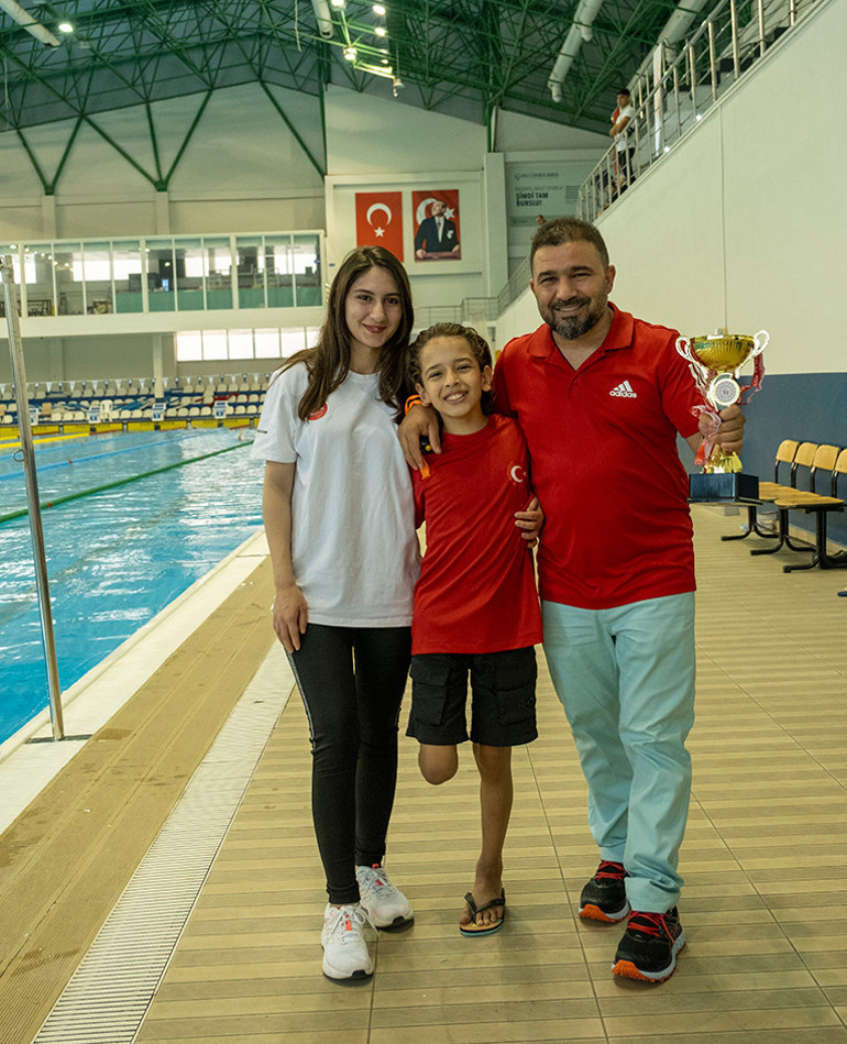 Enkazdan ‘kulaç’a