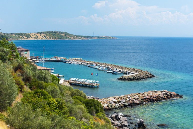 Hem tarihe tanıklık edin hem de deniz keyfi yapın: Sahilinde serinleyeceğiniz antik kentler | 5 ŞEHİR 10 ADRES