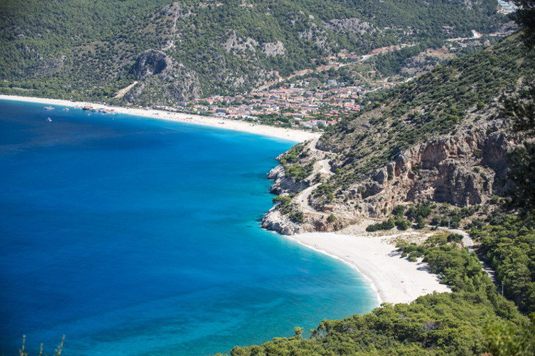 Hem tarihe tanıklık edin hem de deniz keyfi yapın: Sahilinde serinleyeceğiniz antik kentler | 5 ŞEHİR 10 ADRES
