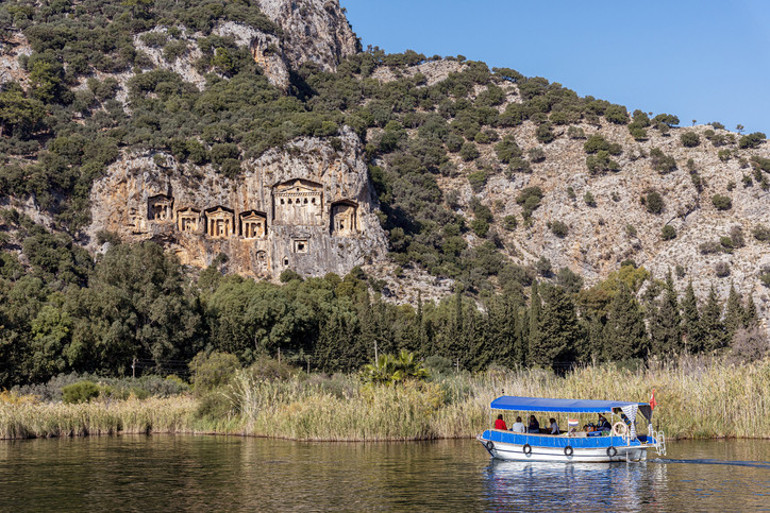Hem tarihe tanıklık edin hem de deniz keyfi yapın: Sahilinde serinleyeceğiniz antik kentler | 5 ŞEHİR 10 ADRES