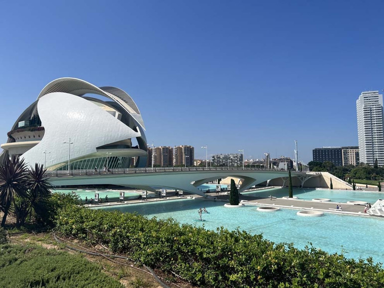 Turia Nehri’nin kenarına kurulmuş tam bir Akdeniz Şehir: Valencia