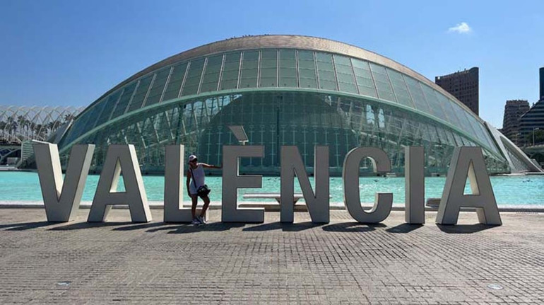 Turia Nehri’nin kenarına kurulmuş tam bir Akdeniz Şehir: Valencia