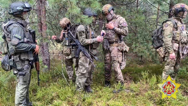 Avrupayı geren açıklama Yüzlerce asker sınırımızda, ABye mülteci kılığında girebilirler