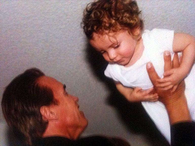 Yuva yıkan yasak aşkın meyvesi olarak tanınmıştı... Bu kez güldürdü: Meraklanmayın, normal kıyafetler de giyiyorum