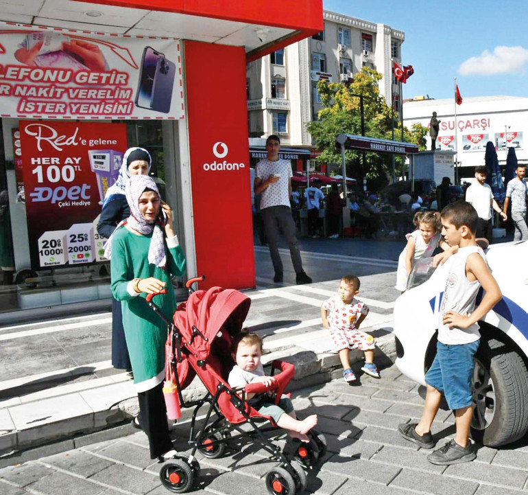 Hürriyet Esenyurt dosyasını açtı... İstanbul’un ‘Esencılıs’ı: Röportaj sırasında kapkaç