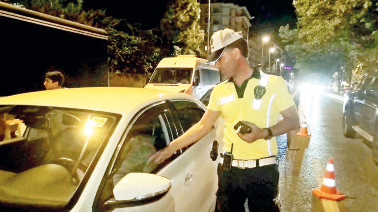 Hürriyet Esenyurt dosyasını açtı... İstanbul’un ‘Esencılıs’ı: Röportaj sırasında kapkaç