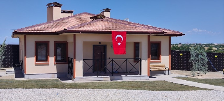 Malatyada depremzedeler köy evlerine yerleşiyor