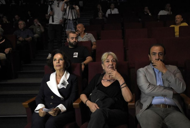 Senarist Safa Önal son yolculuğuna uğurlandı