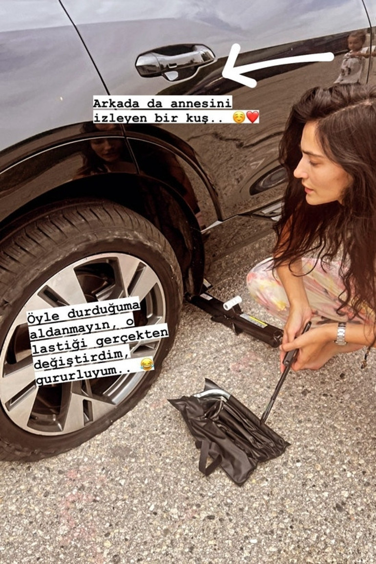 Bijon anahtarını aldı lastik değiştirdi Komşusunun yardımına ünlü oyuncu yetişti...