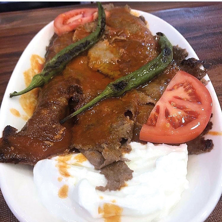 Bol kepçe bir sulu yemek isteyince...